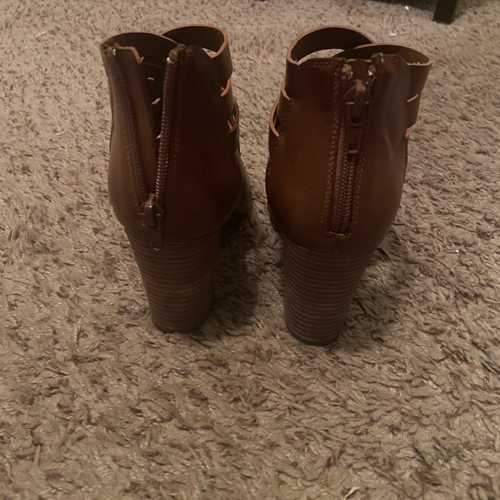 Heels! - Picture 4 of 4